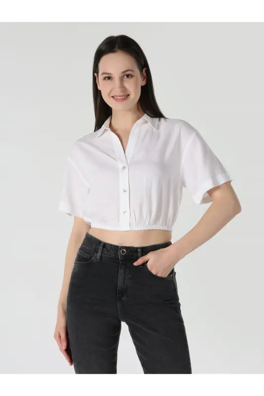 White, short-sleeved, regular fit shirt for women - 4