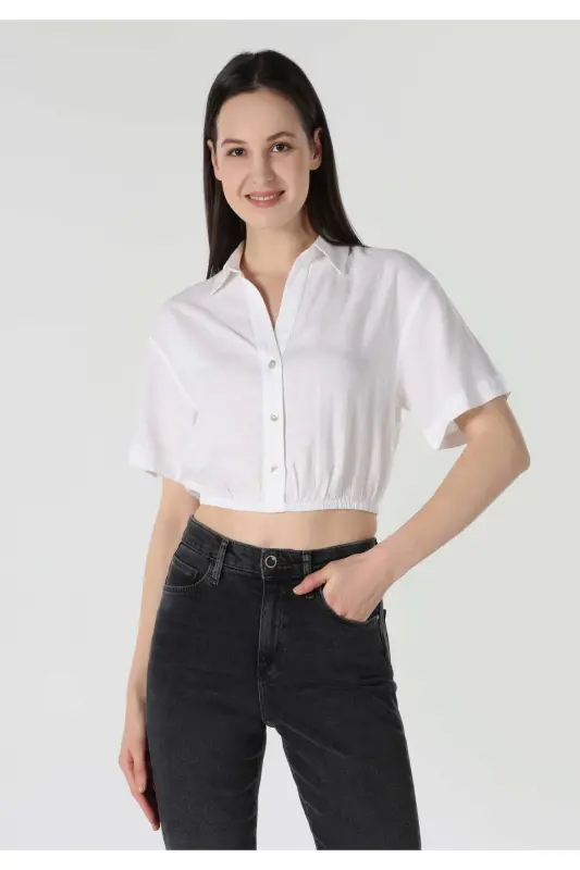 White, short-sleeved, regular fit shirt for women - 4