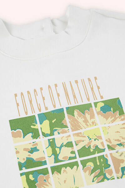 White Sweatshirt with Girl Baby Print - 3
