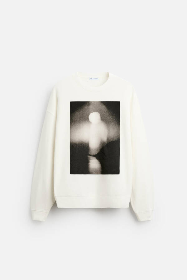 White sweatshirt with photo print - 6