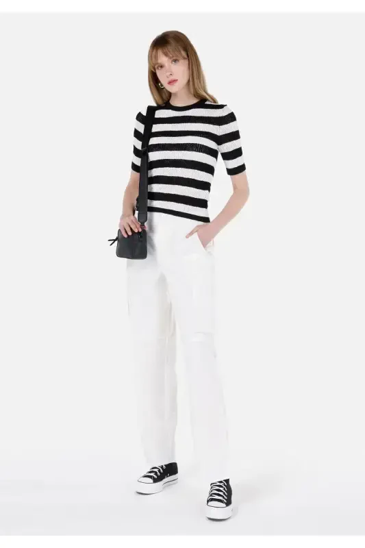 White, wide leg, high waisted women's trousers. - 1