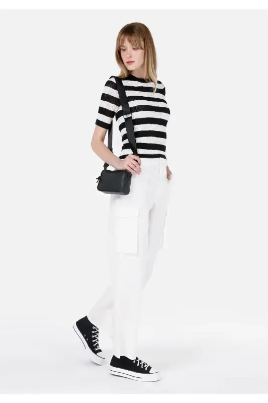 White, wide leg, high waisted women's trousers. - 3