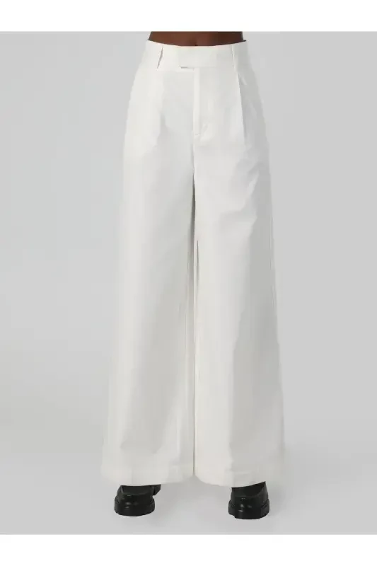White women's wide leg, high waisted pants. - 4