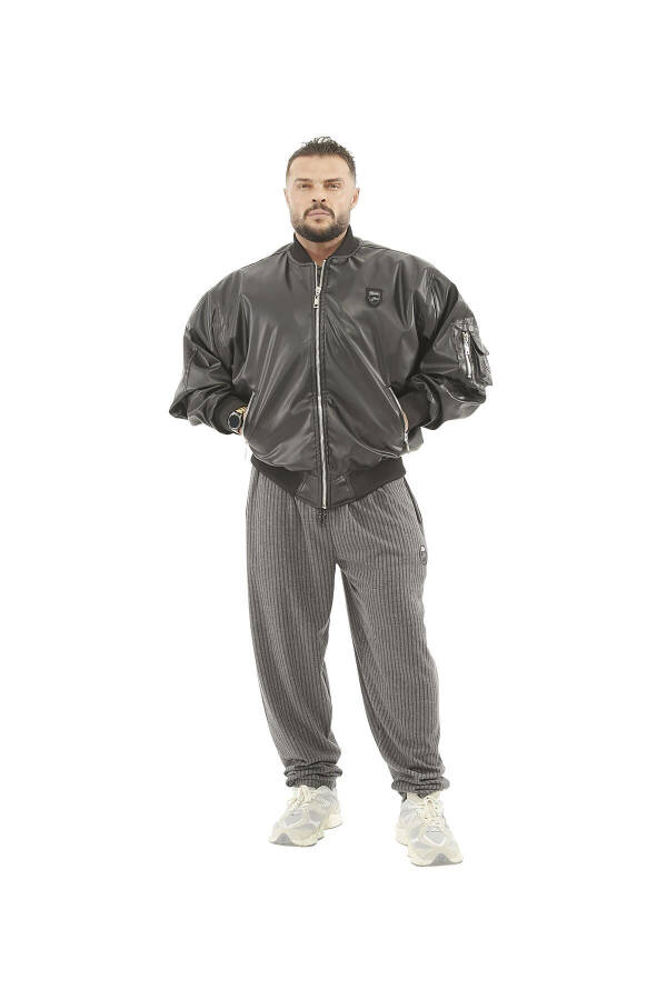 Wide cut, fur lined leather bomber jacket. - 2