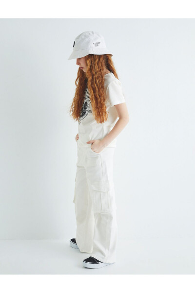 Wide leg cargo pants made of cotton. - 7