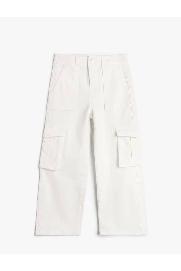 Wide leg cargo pants made of cotton. - 8