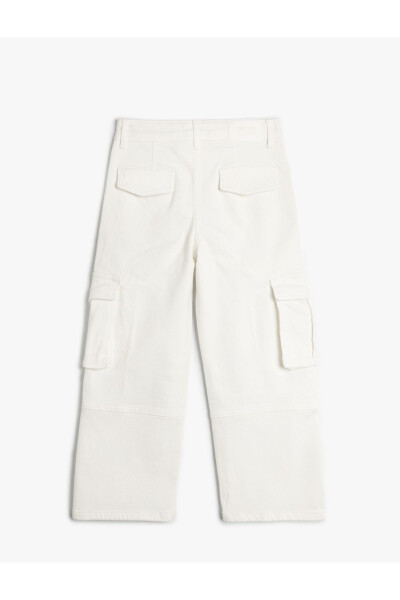 Wide leg cargo pants made of cotton. - 9