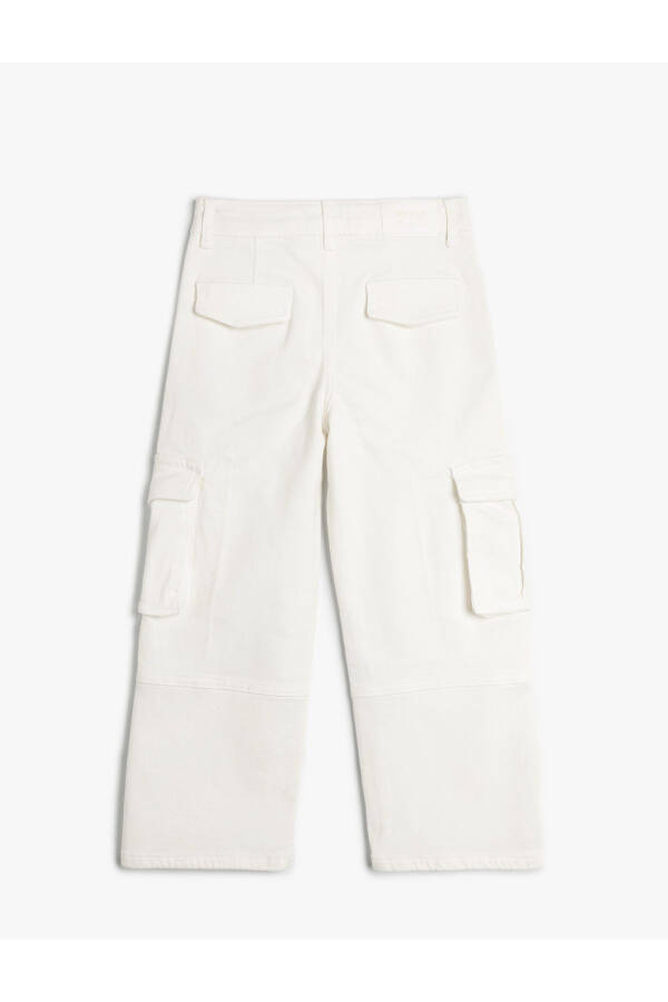 Wide leg cargo pants made of cotton. - 9