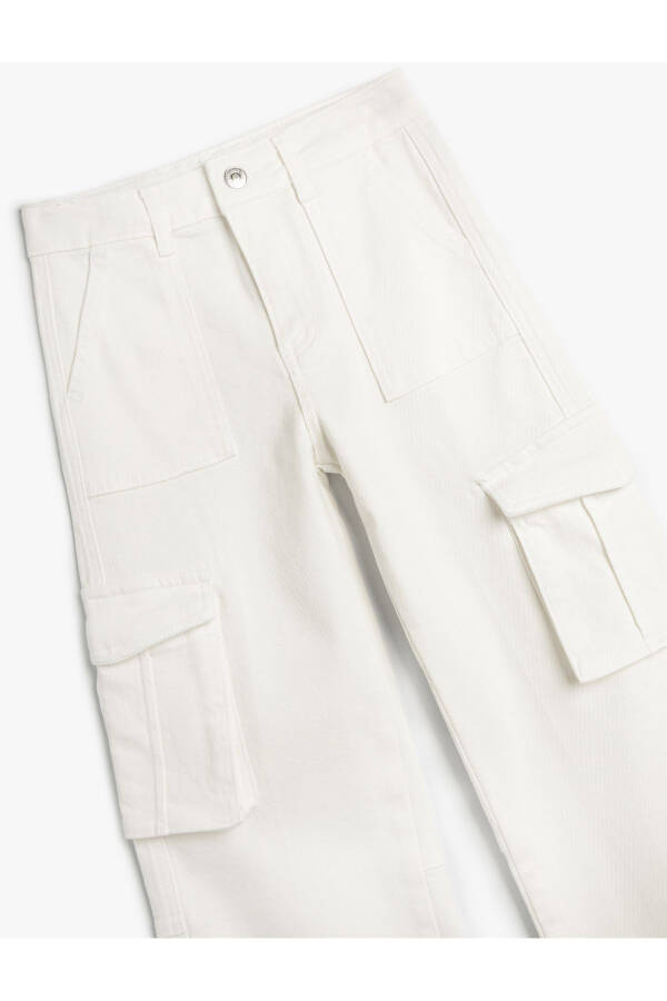 Wide leg cargo pants made of cotton. - 10