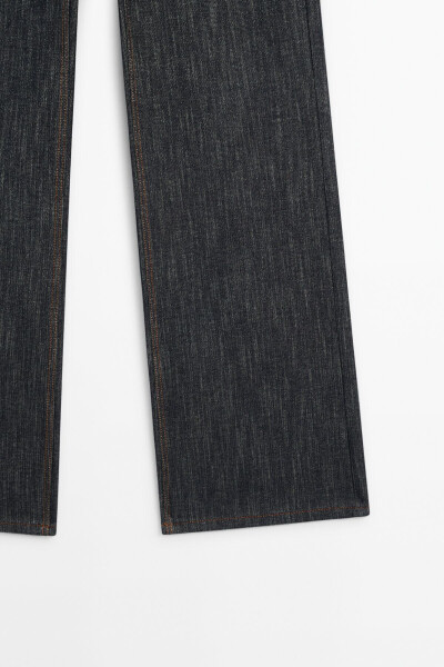 Wide-leg, detailed, textured jean. - 13