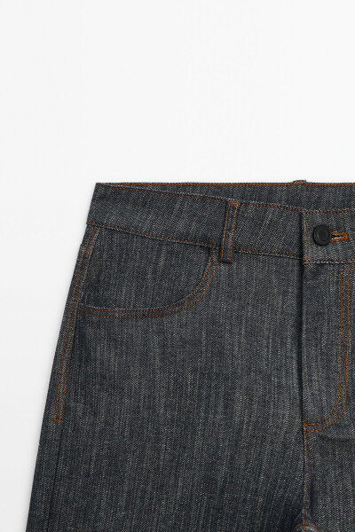 Wide-leg, detailed, textured jean. - 14