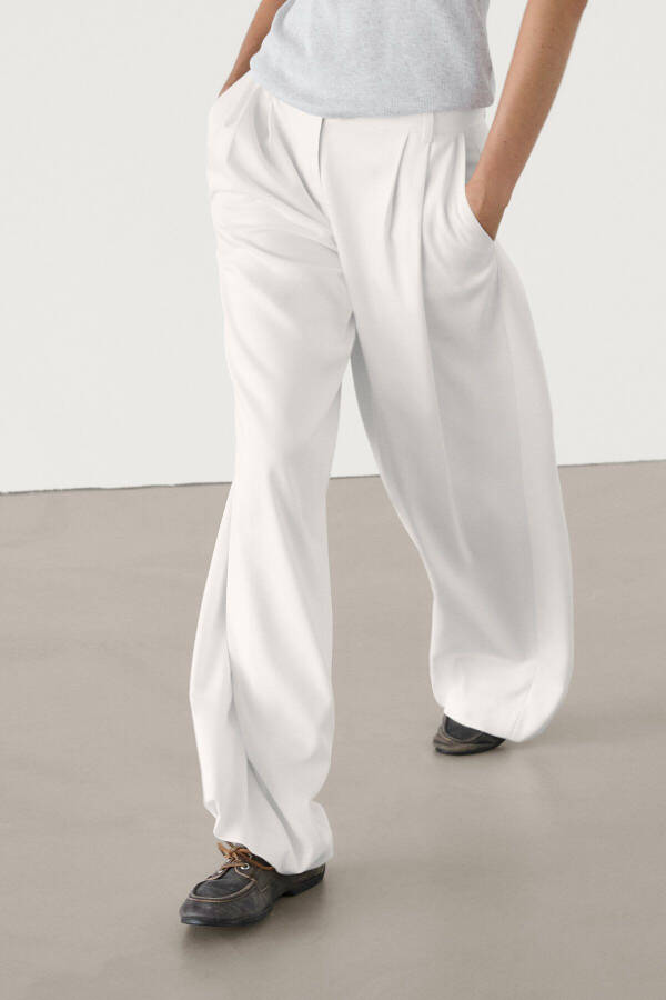 Wide-leg, flowy pants - 3