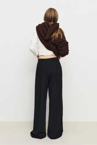 Wide-leg trousers with smart buckle detail - 4