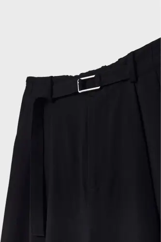 Wide-leg trousers with smart buckle detail - 7
