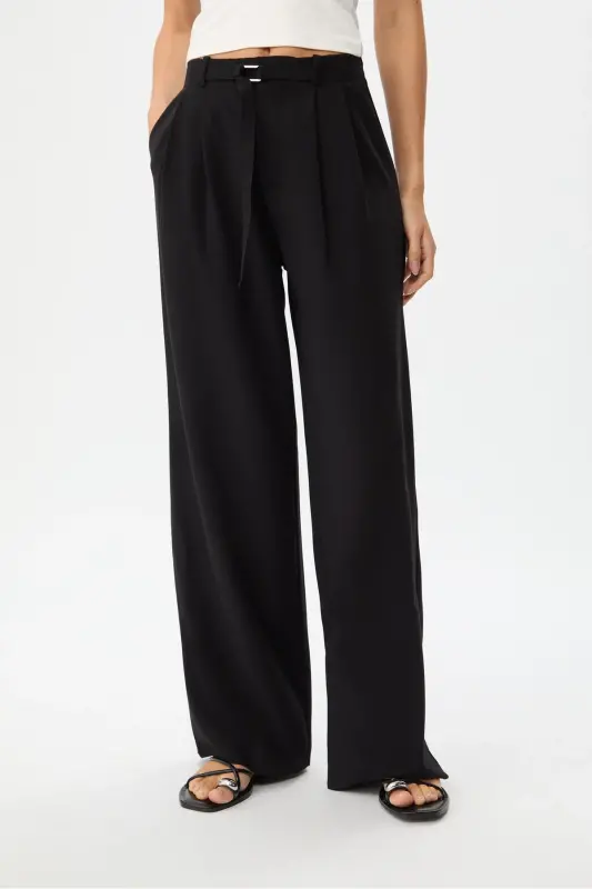 Wide-leg trousers with smart buckle detail - 3