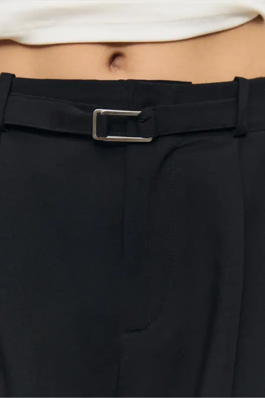 Wide-leg trousers with smart buckle detail - 4