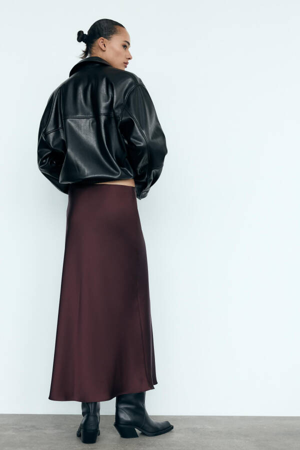 Wine-colored satin midi skirt - 9