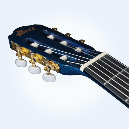 WINZZ 4/4 Klasik Gitar, 39 İnç Tam Boy Naylon Telli Gitar Yeni Başlayanlar ve Yetişkinler için, Ücretsiz Dersler, Gig Çantası, Ayaklık, Kapo, Tuner, Askı ve Kayış ile Tam Klasik Gitar Seti (Parlak Mavi) - 4