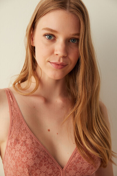 Wireless, Non-Padded, Lace Bra with Rosebud Design - PENTI
