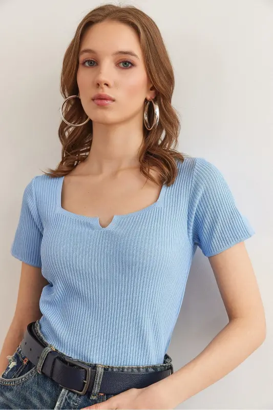 Woman Baby Blue Collar and Cutout Detailed Knit B - 1