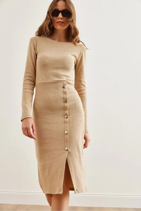 Woman Beige Button Detailed Slit Midi Flexible Dress - 3