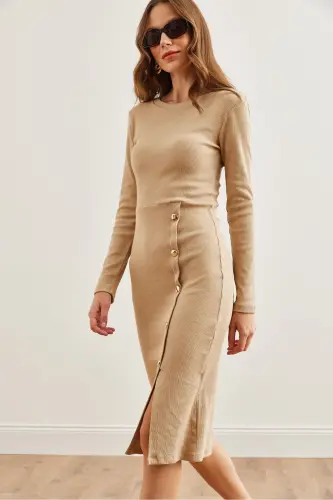Woman Beige Button Detailed Slit Midi Flexible Dress - 4