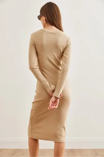 Woman Beige Button Detailed Slit Midi Flexible Dress - 5