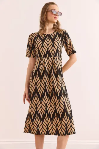 Woman Beige Pleated Detail Crew Neck Dress DR-19 - 4