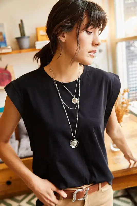 Woman Black Armpit Detailed Bat T-shirt TSH - OLALOOK