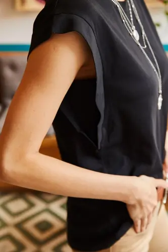 Woman Black Armpit Detailed Bat T-shirt TSH - 4