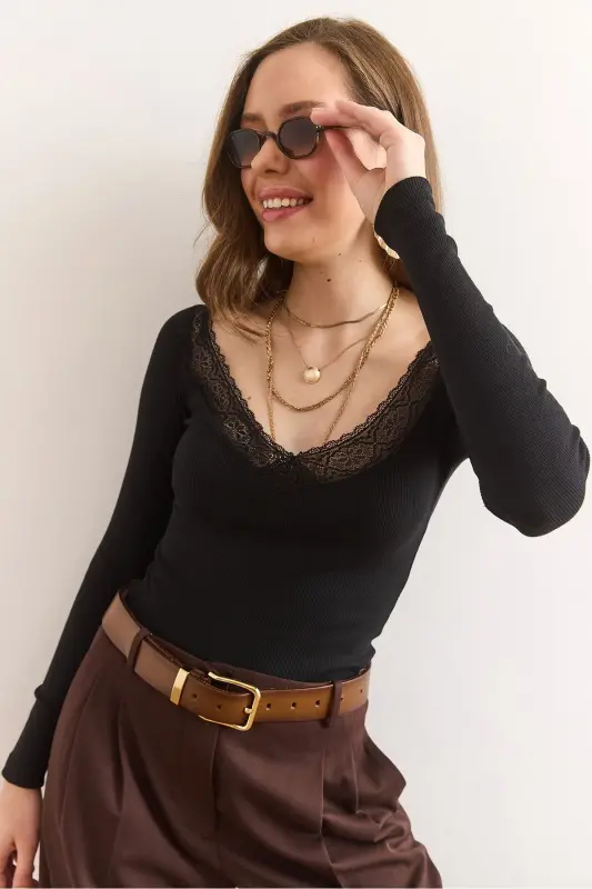 Woman Black Deep V-Neck Lace Detailed Stretch Cotton - 8