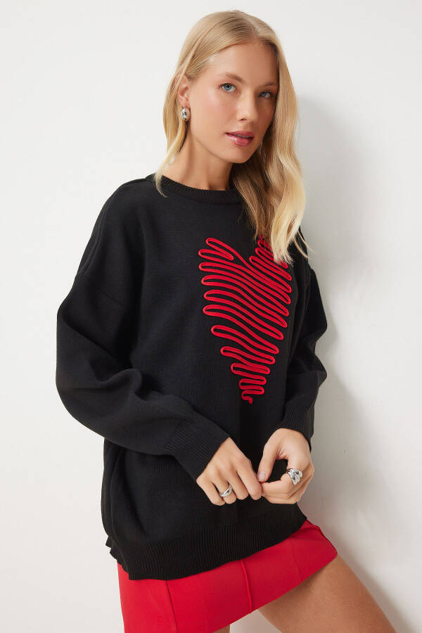Woman Black Heart Embroidered Oversize Knit Sweater YJ00 - 3