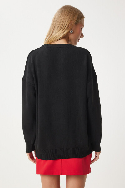 Woman Black Heart Embroidered Oversize Knit Sweater YJ00 - 5
