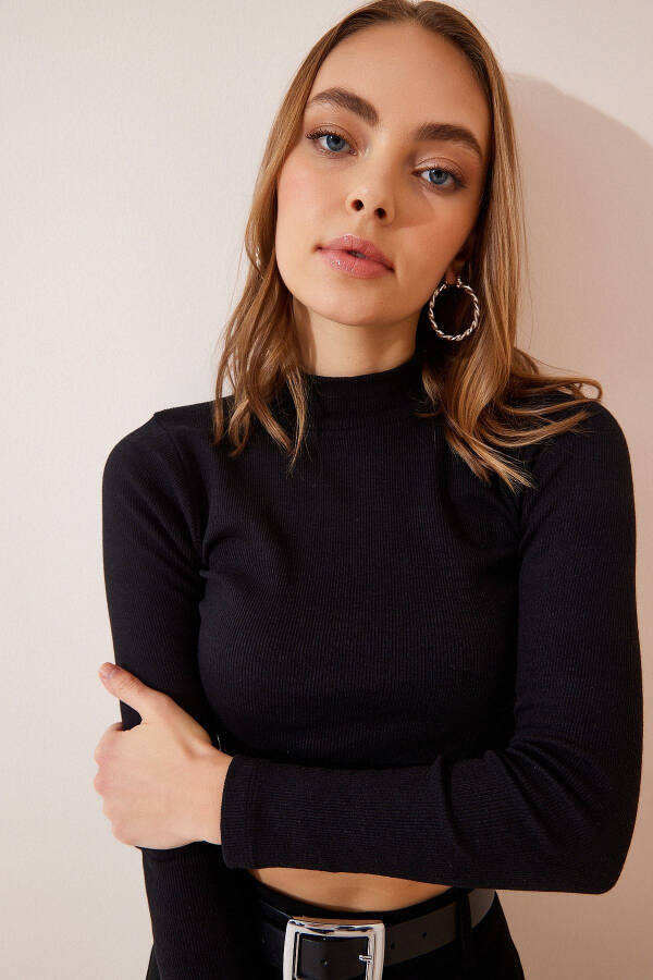 Woman Black Ribbed Turtleneck Crop Knit Blouse GT00059 - 1