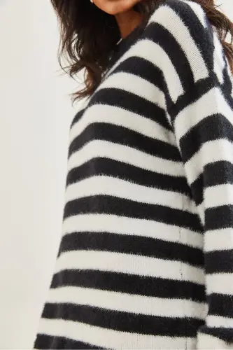 Woman Black Striped Soft Textured Knitted Tunic Dress - 4