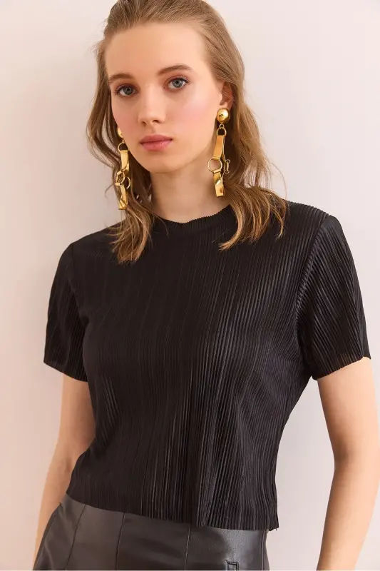 Woman Black Turtleneck Pleated Crop Blouse BLZ-190 - 12