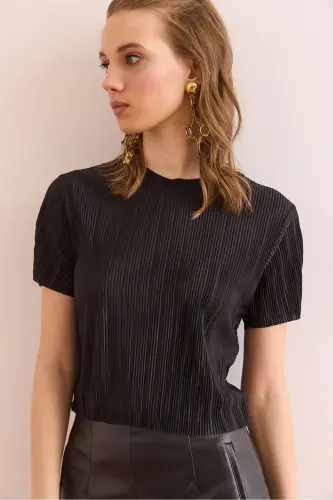 Woman Black Turtleneck Pleated Crop Blouse BLZ-190 - 10