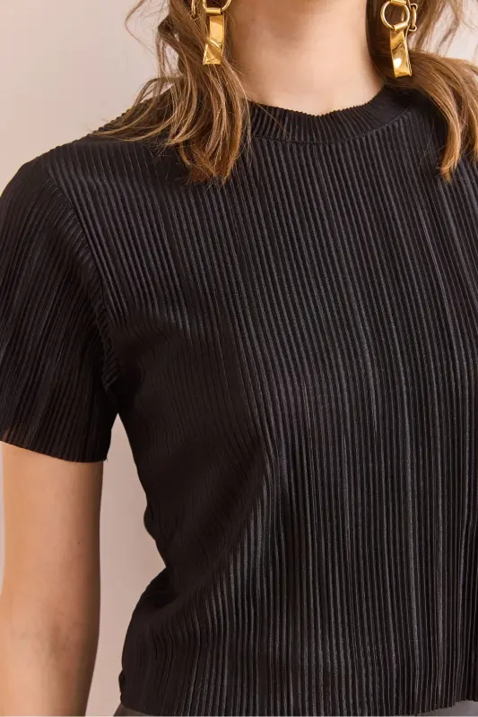Woman Black Turtleneck Pleated Crop Blouse BLZ-190 - 5