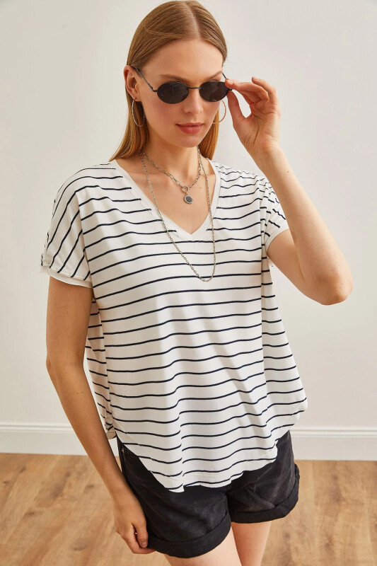 Woman Black V Neck Striped Raw Hem Slouchy T-shirt - OLALOOK