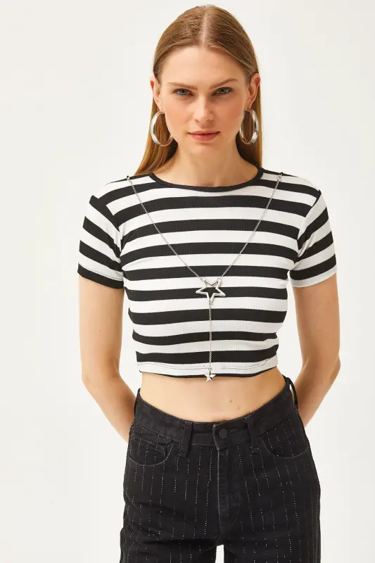 Woman Black White Star Necklace Striped Crop Top - 2