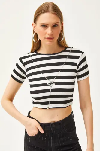 Woman Black White Star Necklace Striped Crop Top - 3
