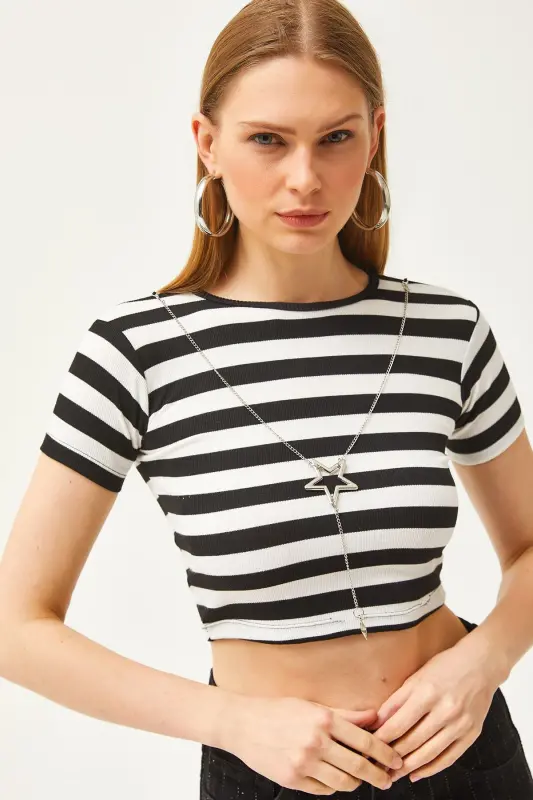 Woman Black White Star Necklace Striped Crop Top - 4