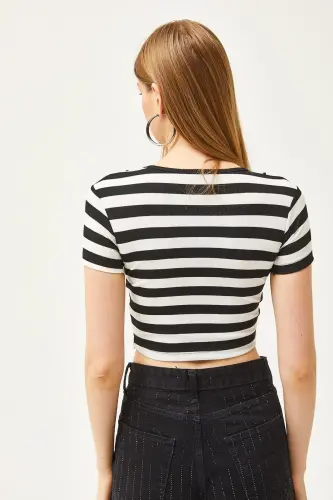 Woman Black White Star Necklace Striped Crop Top - 7