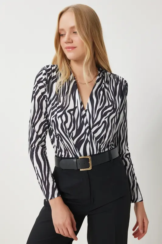 Woman Black White Wrap Collar Padded Snap Fastener Sandy Blouse ZH00039-Black White - 4