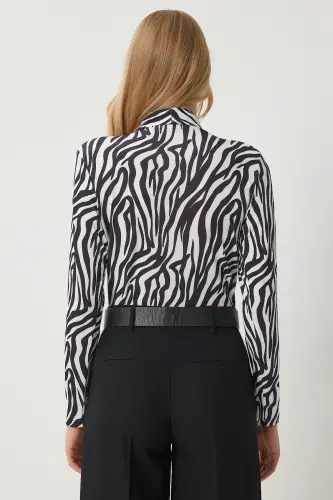 Woman Black White Wrap Collar Padded Snap Fastener Sandy Blouse ZH00039-Black White - 6