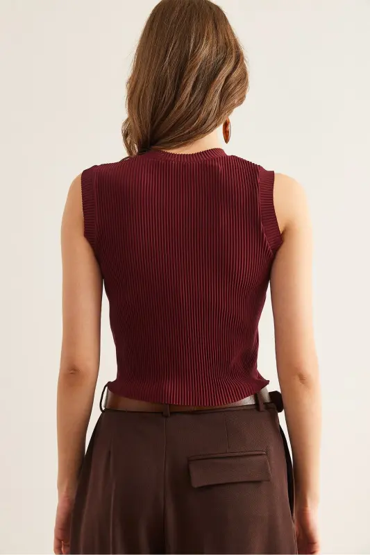 Woman Burgundy Bisiklet Collar Sleeveless Plisse Blouse BLZ-19 - 2