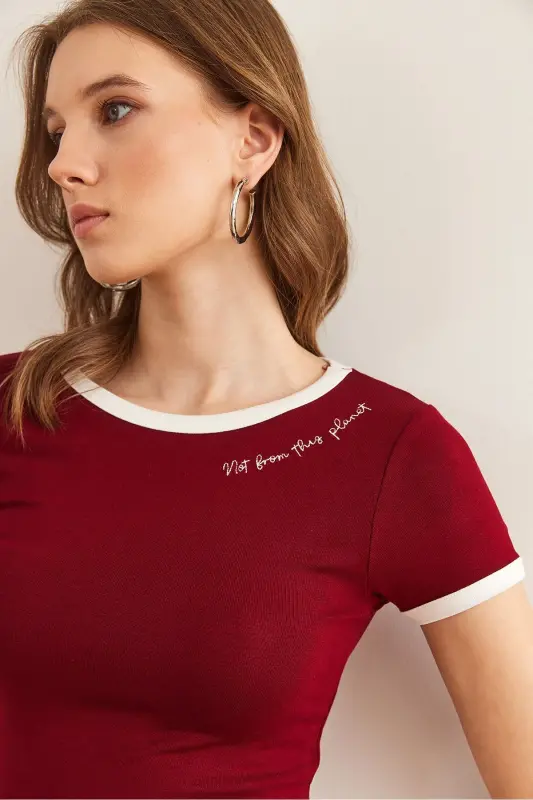 Woman Burgundy Text Detailed Modal Buttoned Crop Blouse BL - 4
