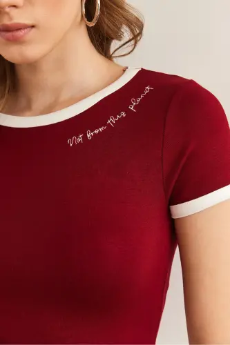 Woman Burgundy Text Detailed Modal Buttoned Crop Blouse BL - 5