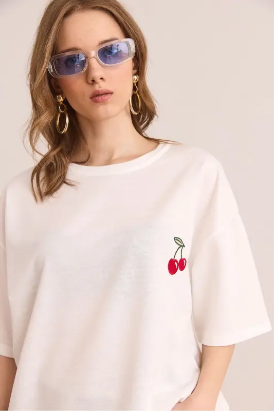 Woman Cherry White Embroidered Relaxed Fit 2 Thread T-shirt - 5