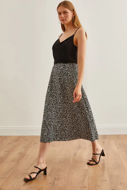 Woman Daisy Black Elastic Waist Patterned Long Skirt - OLALOOK